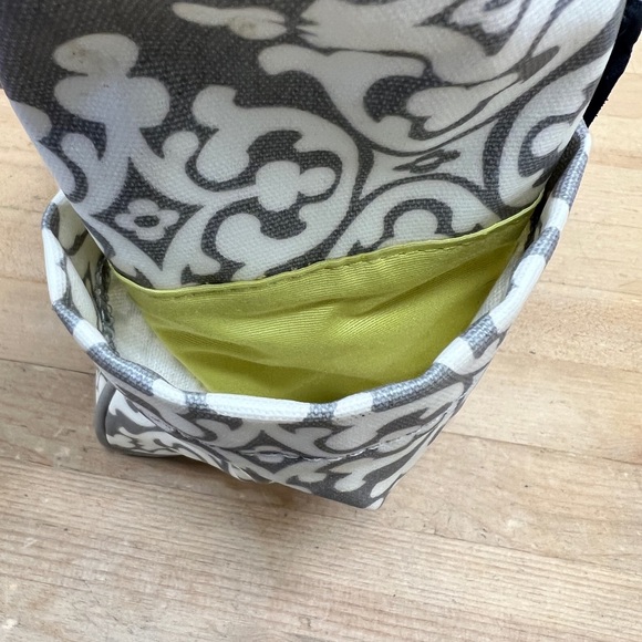 Petunia Pickle Bottom Diaper Bag Grey/White Lime Green - Picture 7 of 7